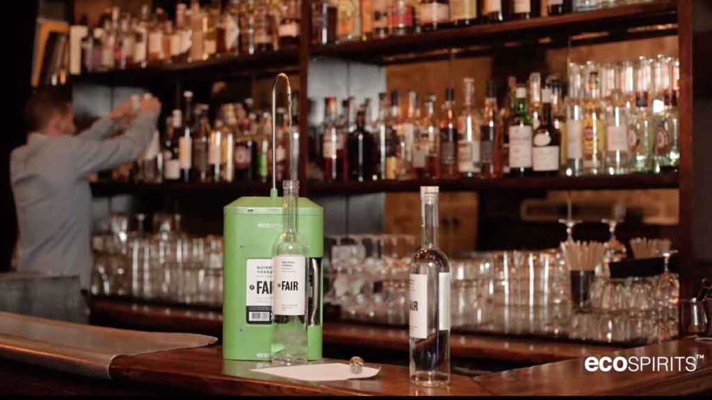 Vodka Fair en Ecotote de Ecospirit posé sur le bar du Grand Boulevard de Paris