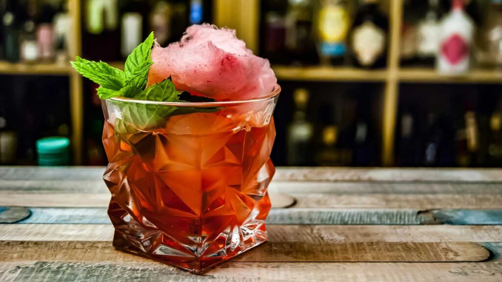 Negroni posé sur bar. Photo de Johann Trasch
