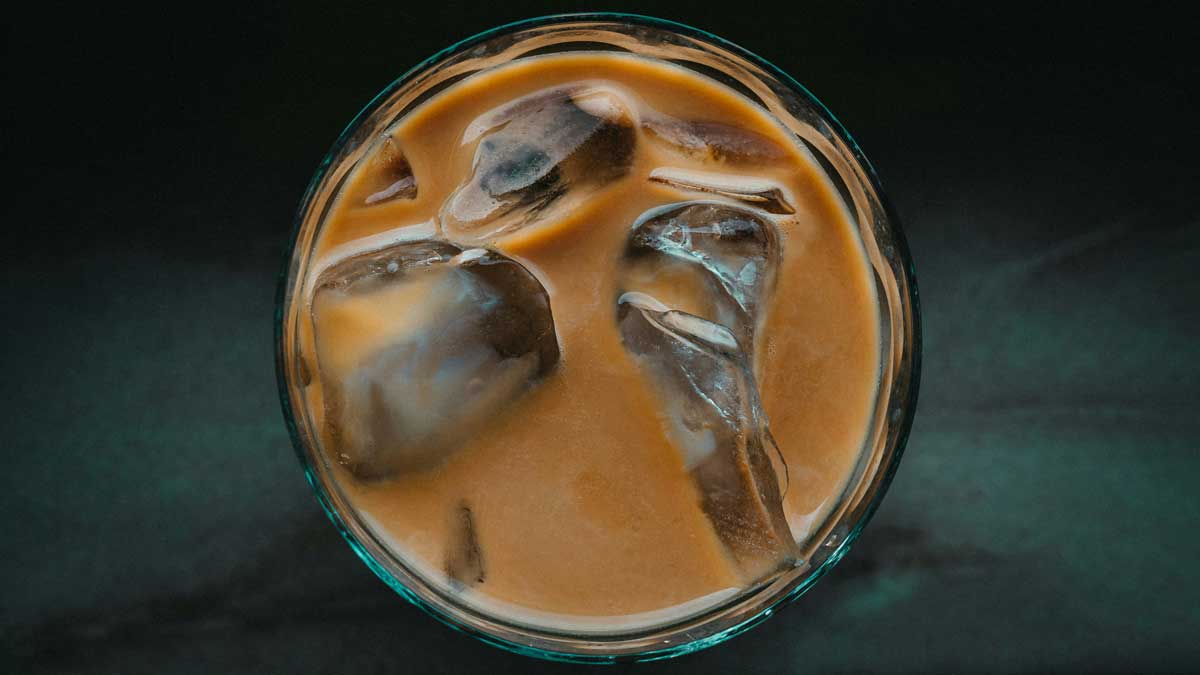 Café glacé, boisson chaude pour givré les esprits.