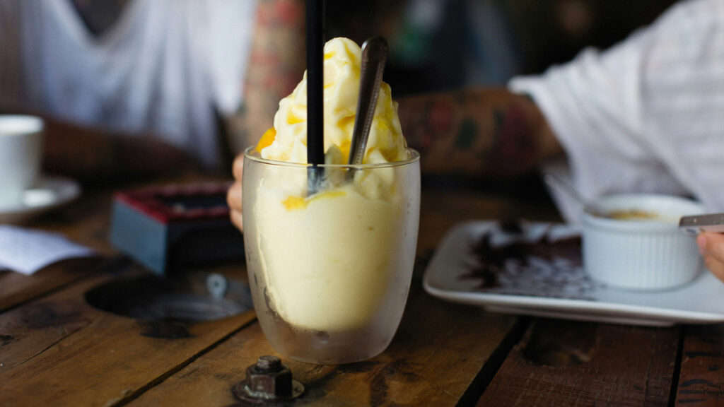 boisson frappe professionnels chr  Photo de Alexey Demidov sur unsplash