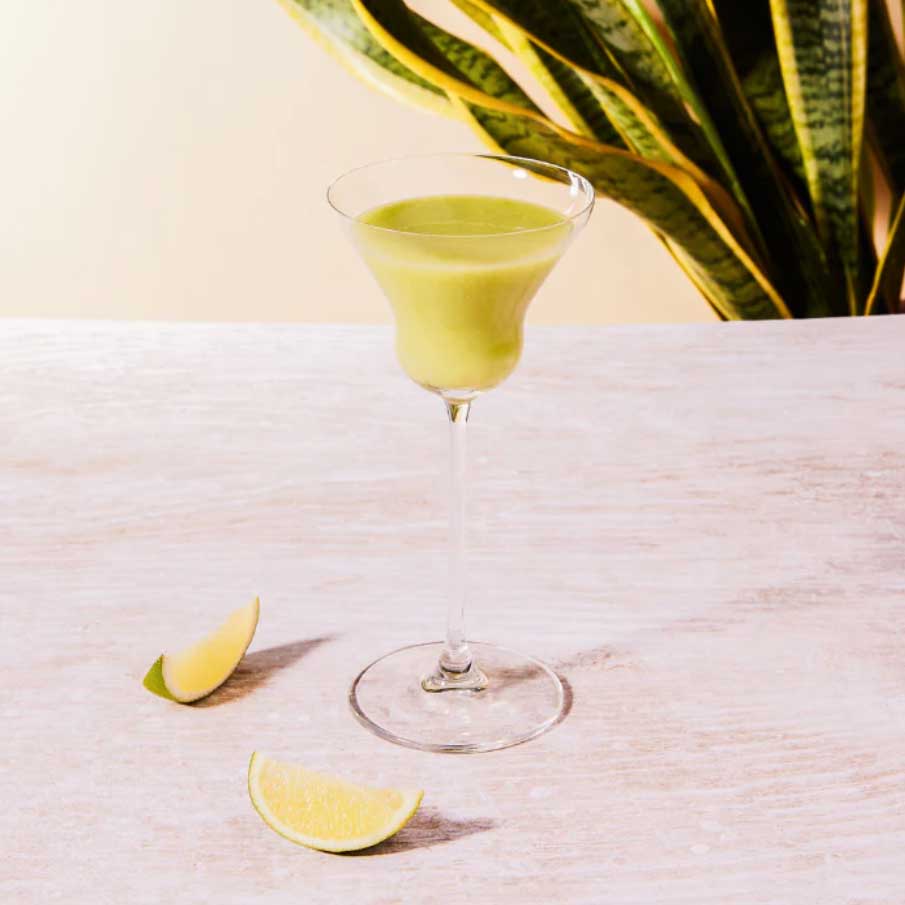 Cocktail à base de jus de citron professionnel l'Avocatini