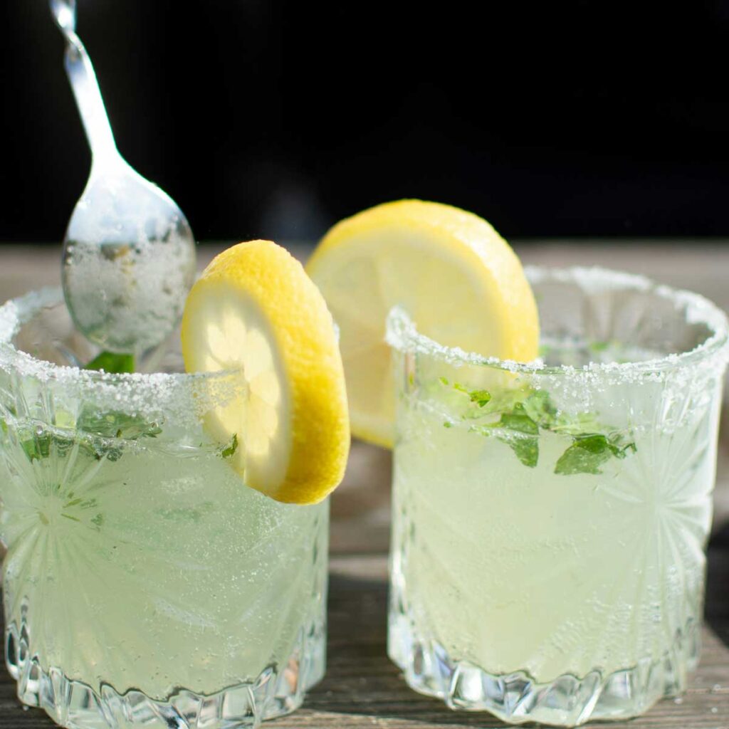 cocktail citronade phoro de Mikey Harris sur unsplash