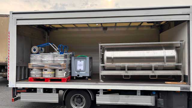 Tank à bière Méteor, chargé dans un camion prêt à être livré en île-de-France et plus précisement pour Paris.