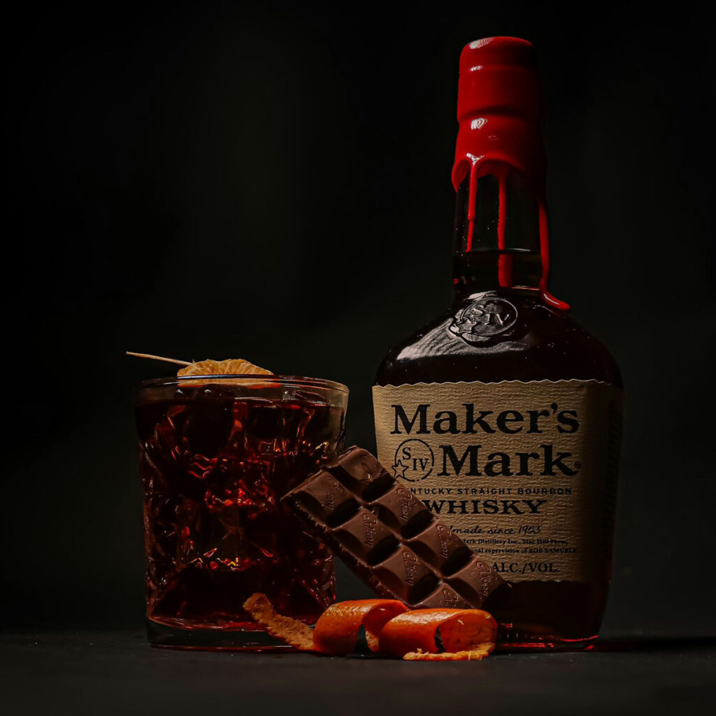 Accord Whisky, bourbon et desserts au chocolat un plus pour les fins de repas dans votre restaurants. Photo de arina martins sur unsplash.