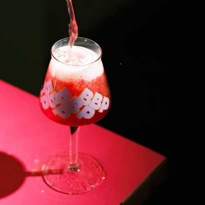 Une bière IPA violette imaginée et brassée par les femmes de la brasserie