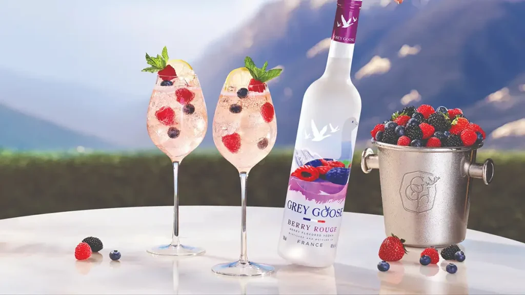 Cocktail fruité à base de vodka Grey Goose Berry Rouge pour carte estivale