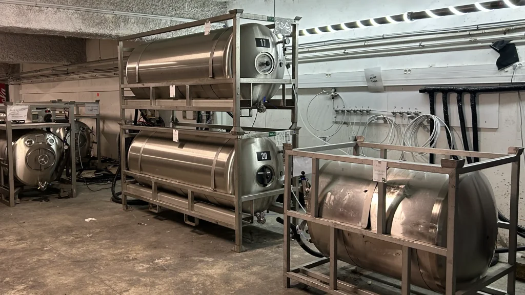 Entreposage de tanks à bière pour un établissement à fort débit